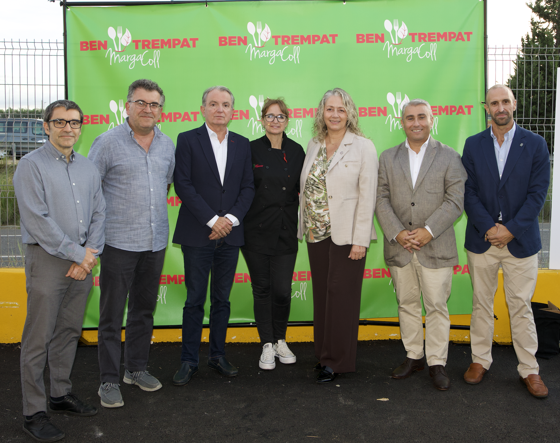 Marga Coll con algunos de los invitados a la presentación de Ben Trempat