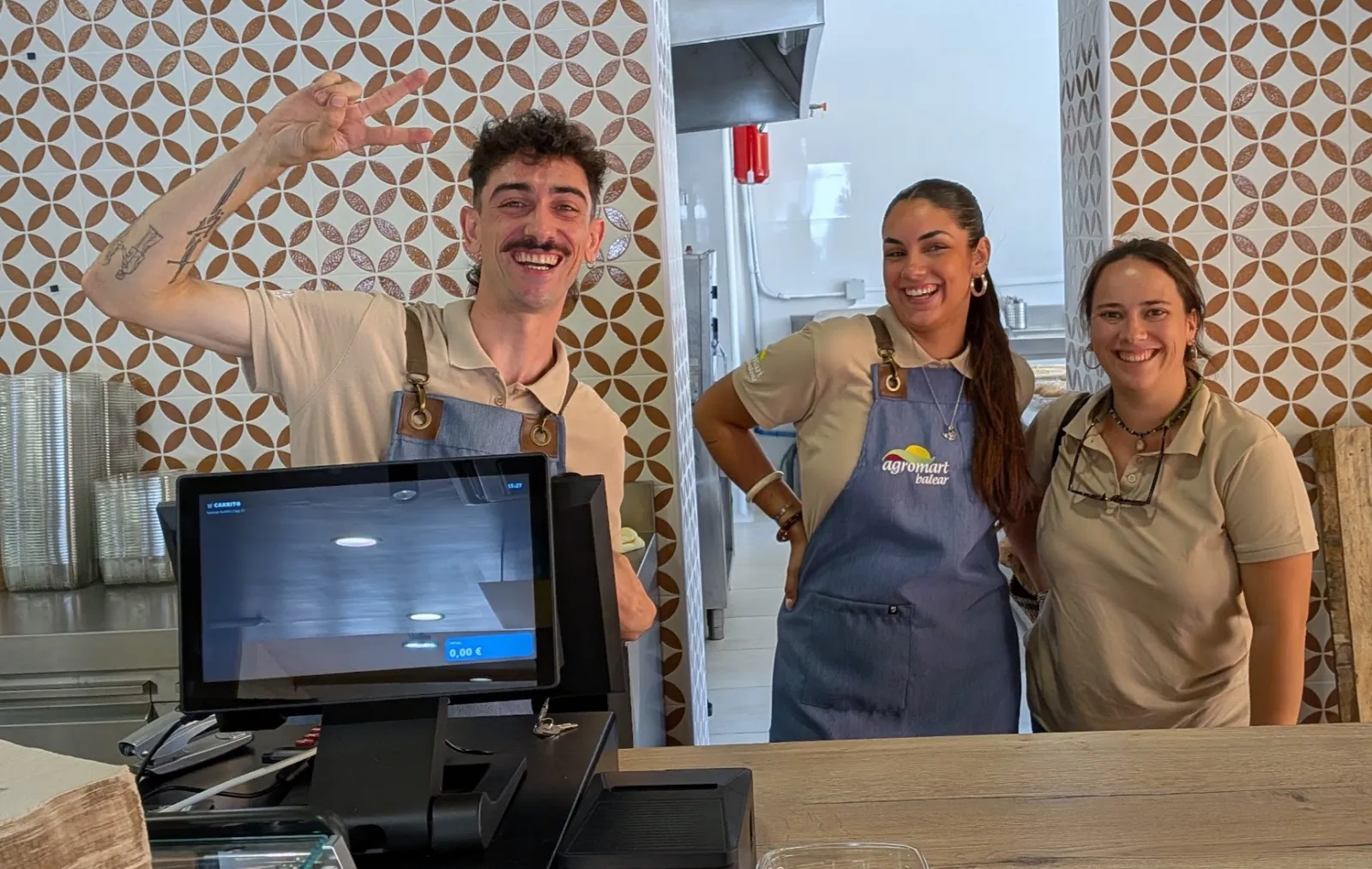 Xisca, Cate y Jaume, el equipo del primer punto de venta de Ben Trempat